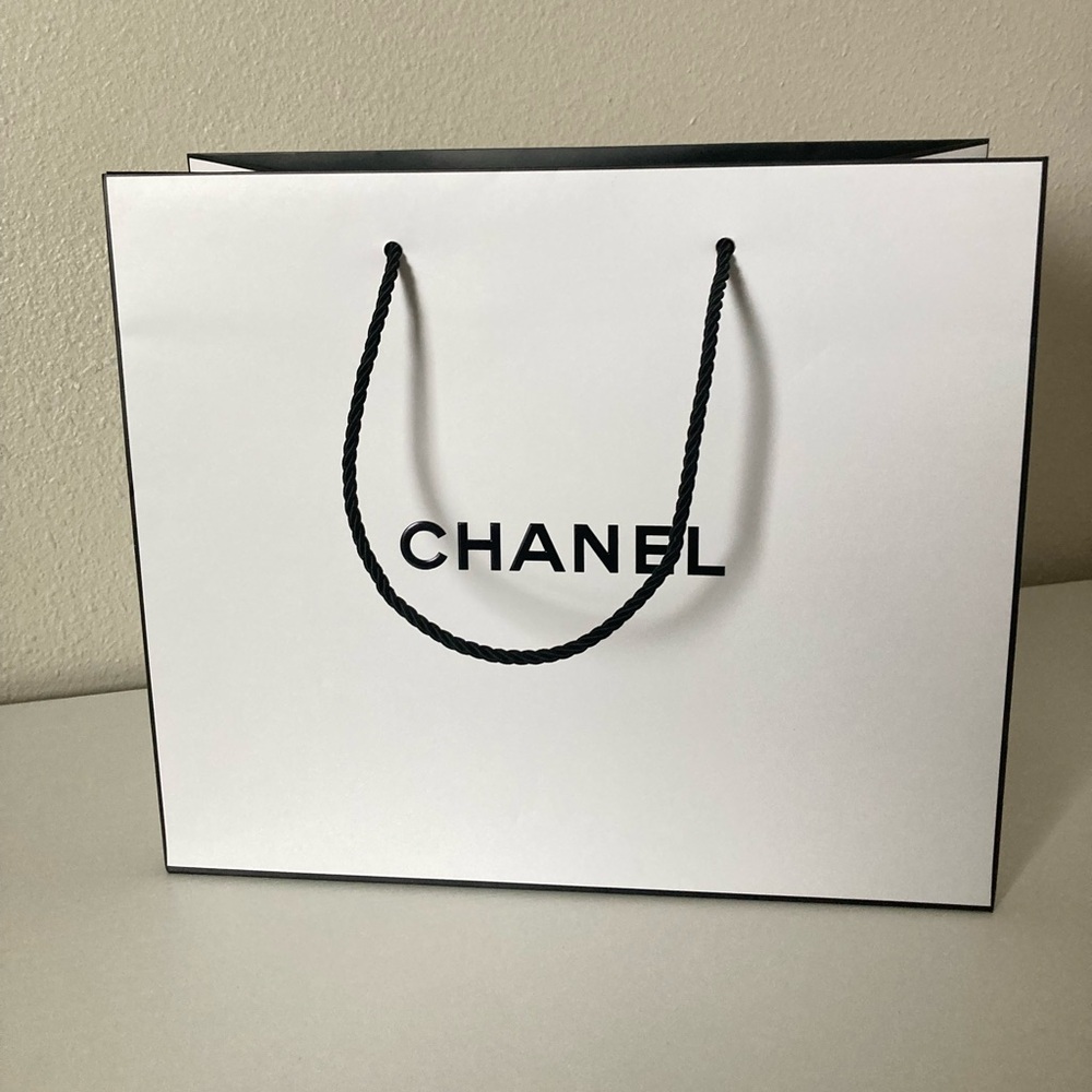 Chanel paperbag - Picture 1 of 4